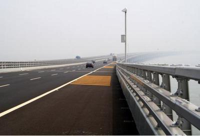 高速橋梁防撞護(hù)與聲屏障 保障安全與降低噪音的基礎(chǔ)設(shè)施