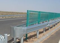 供應廠家直銷框架護欄網、公路護欄網、鐵路護欄網及長勝護欄網——紡織、皮革領域的安全防護解決方案